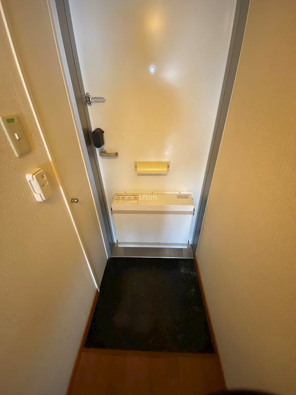 玄関　※別のお部屋の写真です