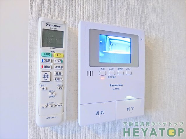 セキュリティ　モニター付きドアホンで安心確認（同仕様写真）
