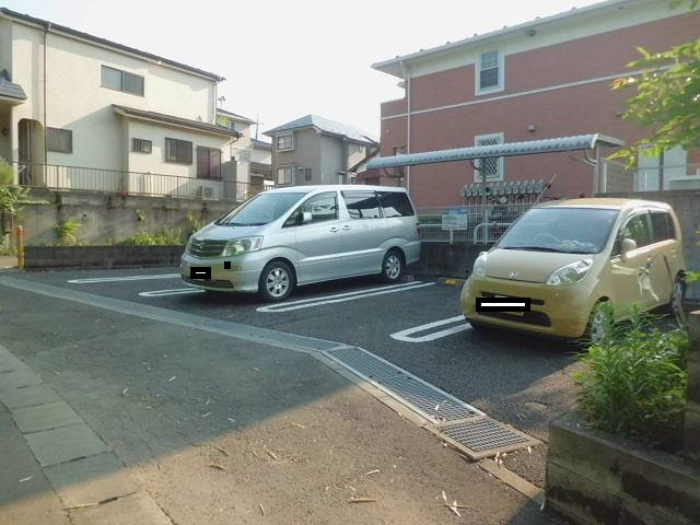 駐車場　敷地内の駐車場です。