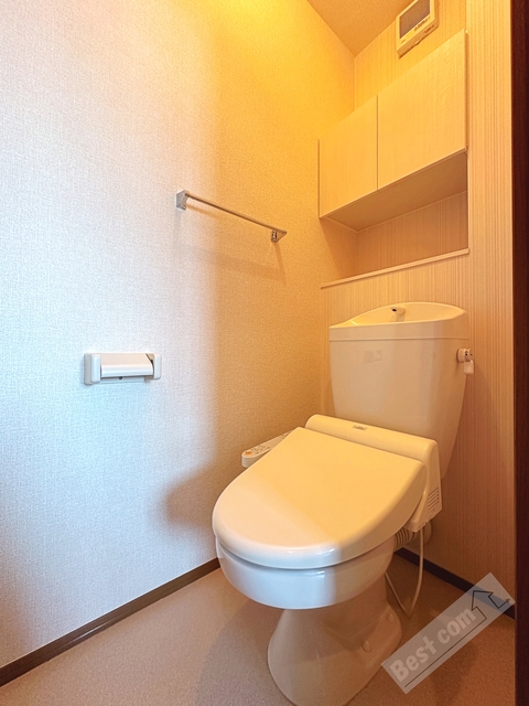 トイレ　温水洗浄便座付き♪