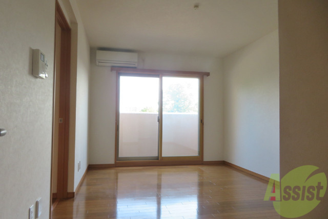 居室・リビング　明るいお部屋ですね。どんな家具を置きましょう。。