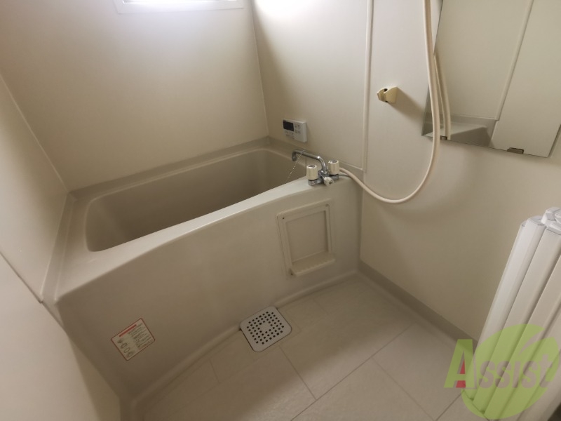 バス・シャワールーム　バスルームは日々の疲れを癒すのに十分な広さです。