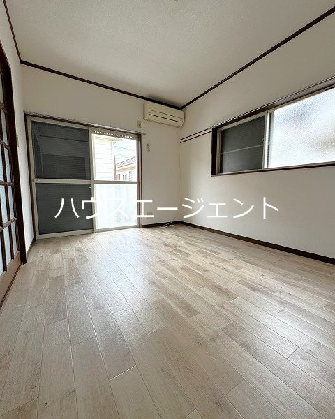 居室・リビング　フローリングの洋室です。