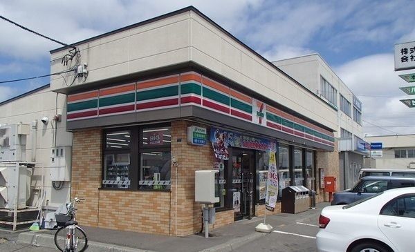 コンビニ　セブンイレブン岩見沢南町店（コンビニ）まで100m