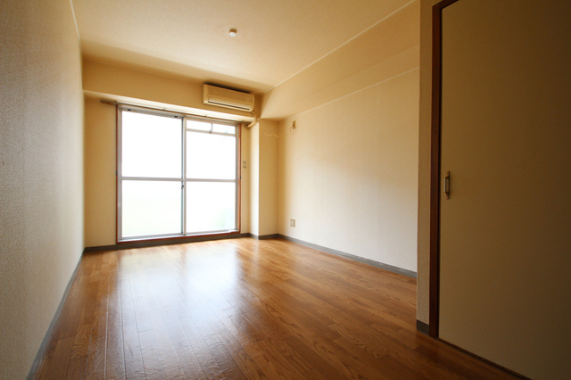 居室・リビング　※別室の参考写真です。