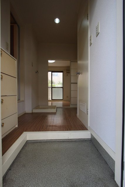 玄関　同物件、別号室のものです。