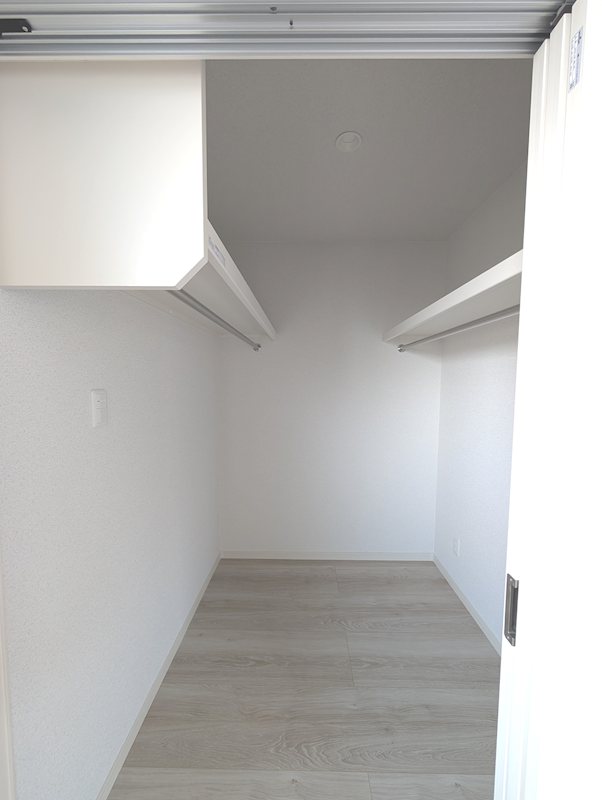 収納　ウォークインクローゼット※写真は同タイプ別部屋のものとなりま