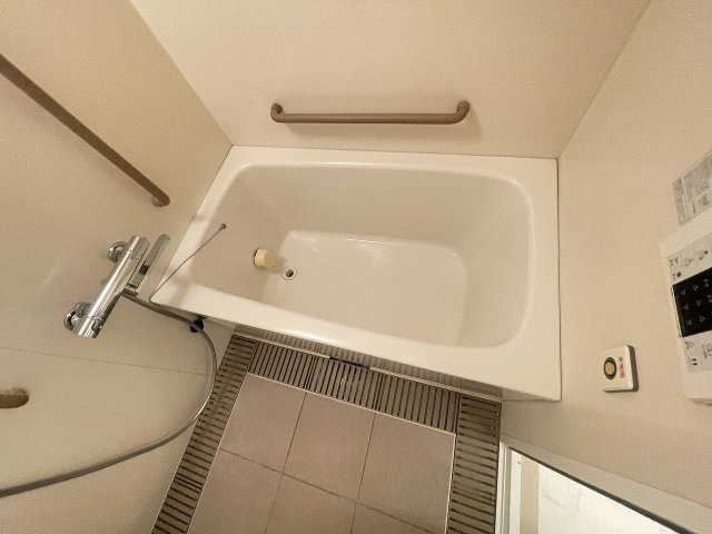 バス・シャワールーム　コンパクトで使いやすいお風呂です