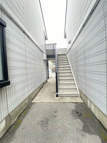 建物外観　通路・階段