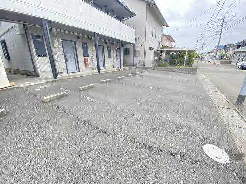 建物外観　敷地内駐車場