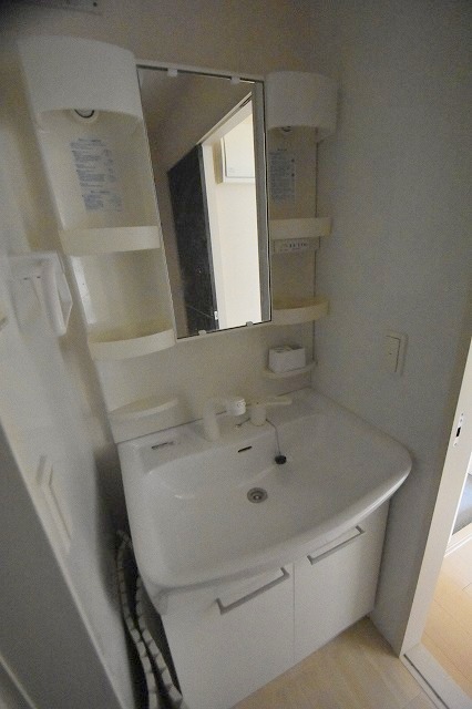 洗面設備　シャンプーードレッサー完備