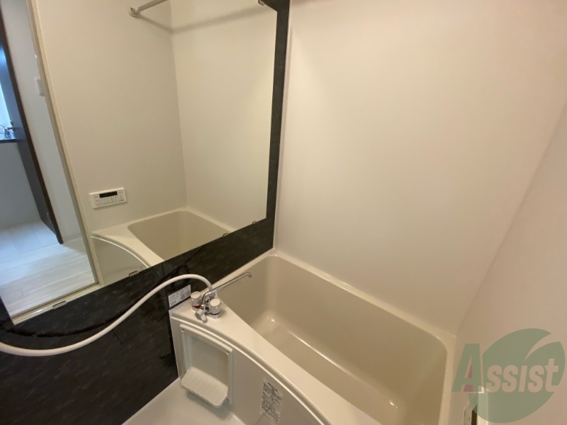 バス・シャワールーム　追い焚き機能が付いているのでいつでも温かいお風呂に入れますよ