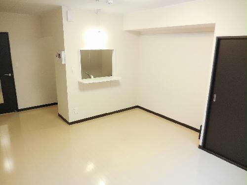 居室・リビング　1Fの床面は、フローリング敷きです。