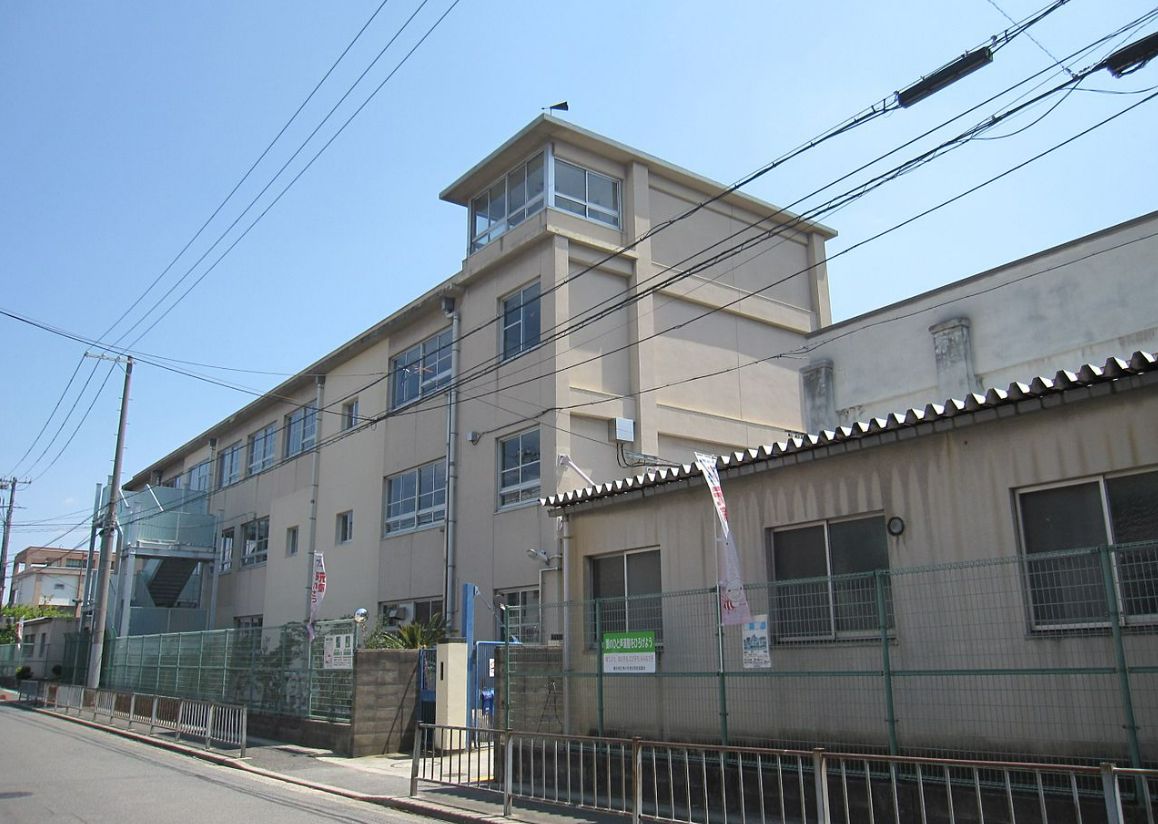 中学校　殿馬場中学校（中学校）まで890m