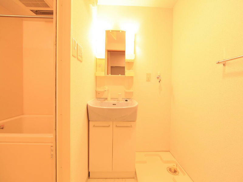 洗面設備　脱衣所　独立洗面台（シャンプードレッサー）洗濯機用意できます