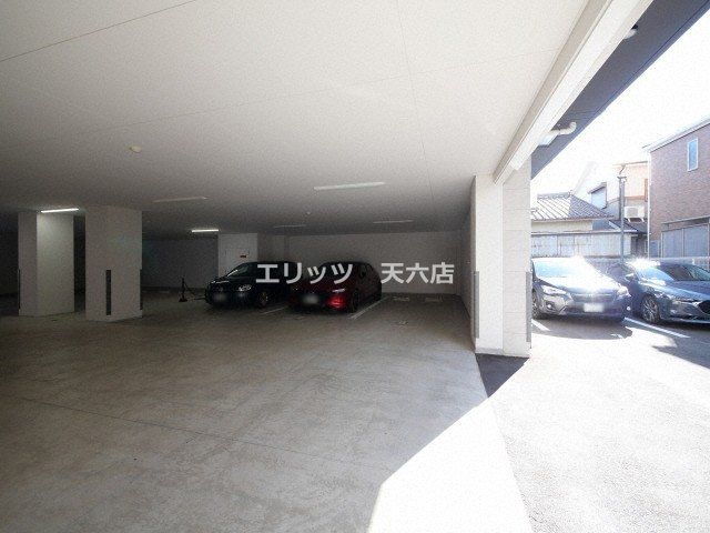 駐車場　駐車場