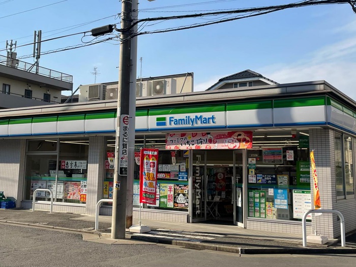 コンビニ　ファミリーマート（コンビニ）まで48m