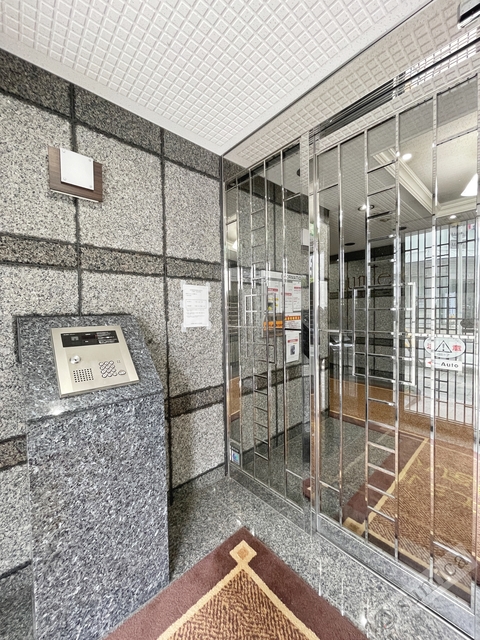 エントランス　オートロック完備で部外者はシャットアウト♪♪