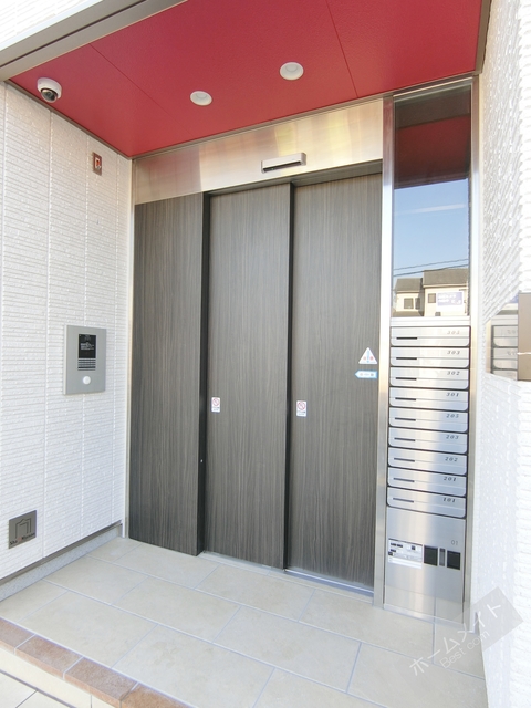 エントランス　オートロック付きで部外者シャットアウト♪