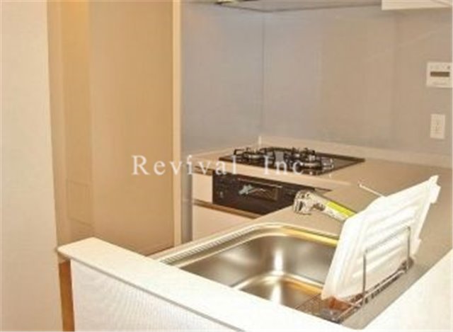 キッチン　リビングを望む対面キッチン