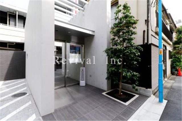 エントランス　重厚感あるエントランス部分