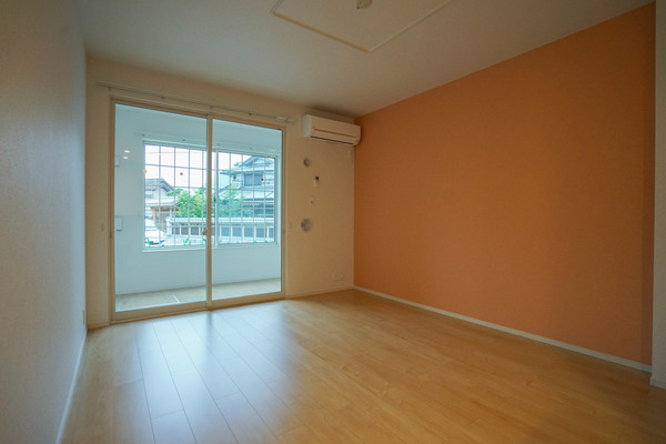 居室・リビング　同じ建物の別なお部屋