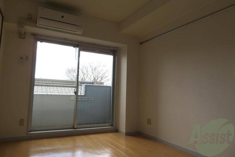 居室・リビング　広々と解放感いっぱいのリビングになります。