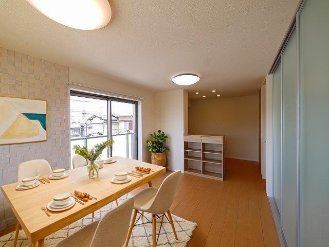 居室・リビング　CGで家具等を配置したもので家具等は含まれません