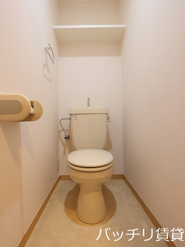 トイレ　別号室タイプの為、現状を優先致します。