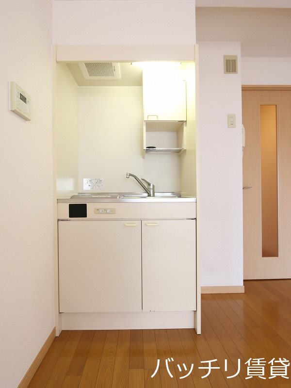 キッチン　別号室タイプの為、現状を優先致します。