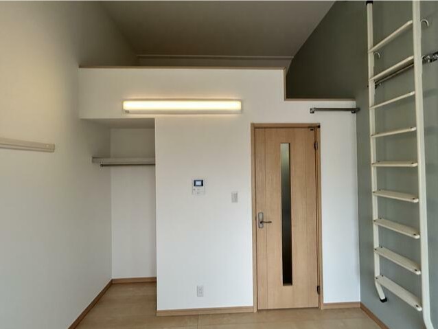 居室・リビング　ロフト付きの洋室