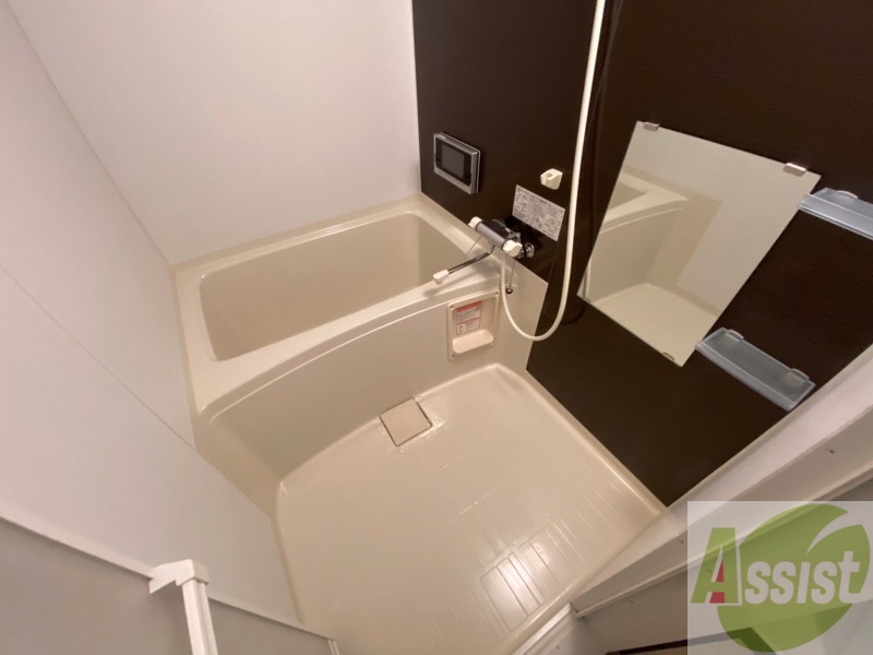 バス・シャワールーム　お風呂になります。一日の疲れを癒してくださいね。