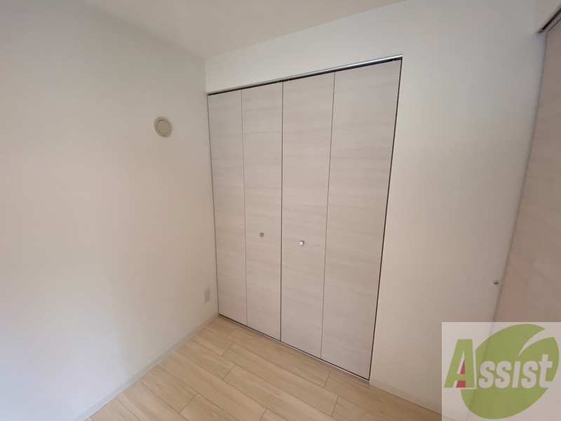 収納　寝室の収納です。部屋がすっきり片付きます。