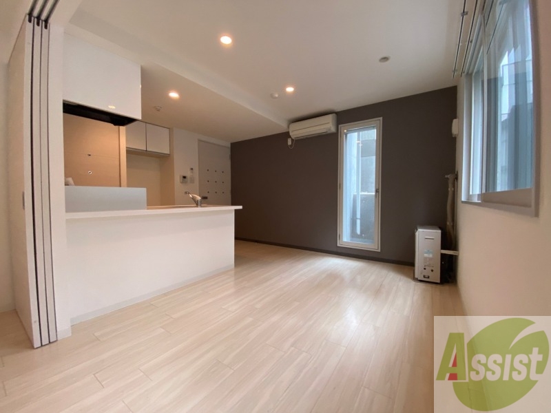 居室・リビング　リビングです。木目のフローリングが落ち着きますね。