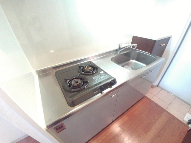 キッチン　2口ガスコンロ付き、お料理好きにはピッタリ(カラーは要確認)