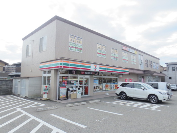 コンビニ　セブンイレブン（コンビニ）まで780m