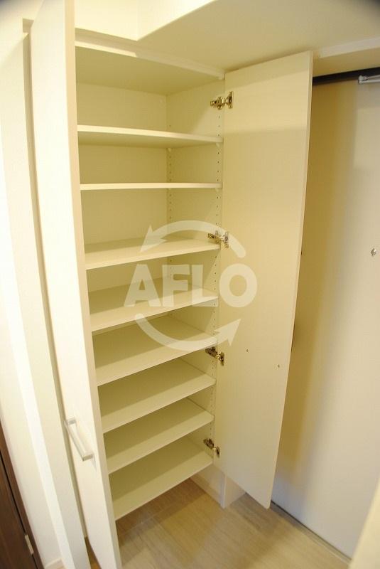 玄関　レジュールアッシュ心斎橋VITA　シューズBOX