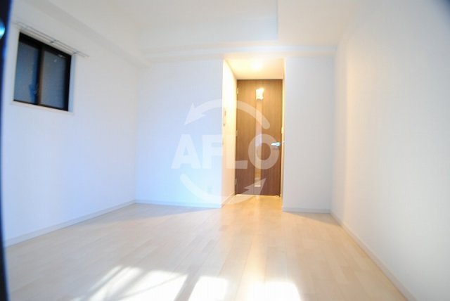 居室・リビング　レジュールアッシュ心斎橋VITA　明るく開放的な室内