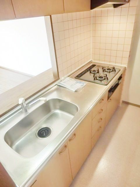 キッチン　広々とした対面キッチン