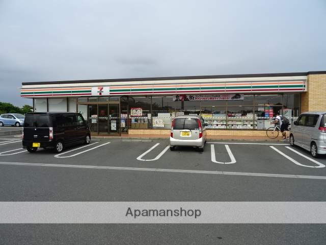 コンビニ　セブンイレブン（コンビニ）まで785m