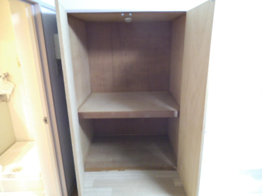 収納　※モデル写真