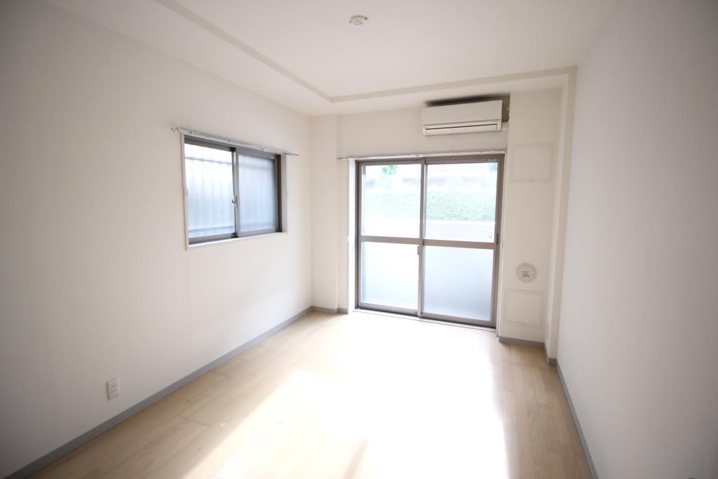 居室・リビング　2面採光で明るいお部屋です♪