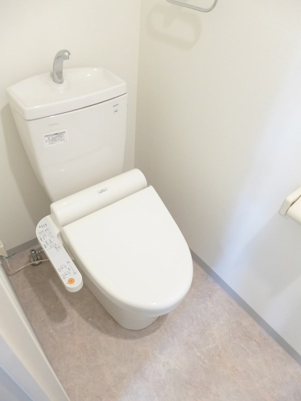トイレ　ウォシュレット付のトイレです。