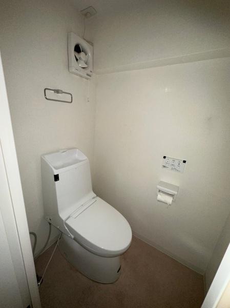 トイレ　※リフォーム中。写真は別部屋イメージ写真