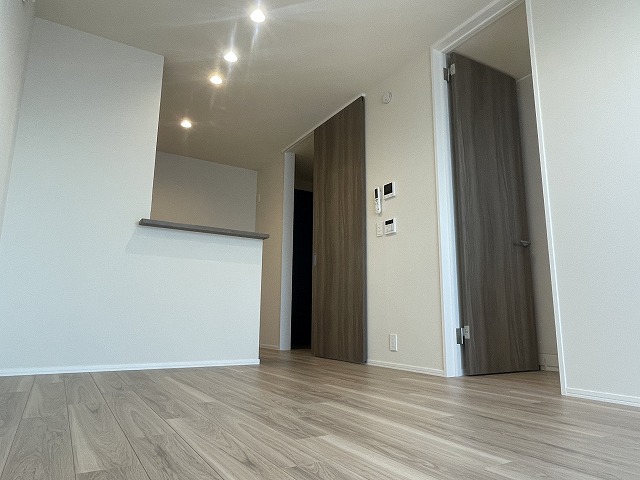 その他　バルコニー側より撮影　リビング