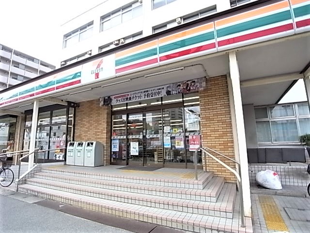 コンビニ　セブンイレブン 神戸魚崎北町5丁目店（コンビニ）まで70m