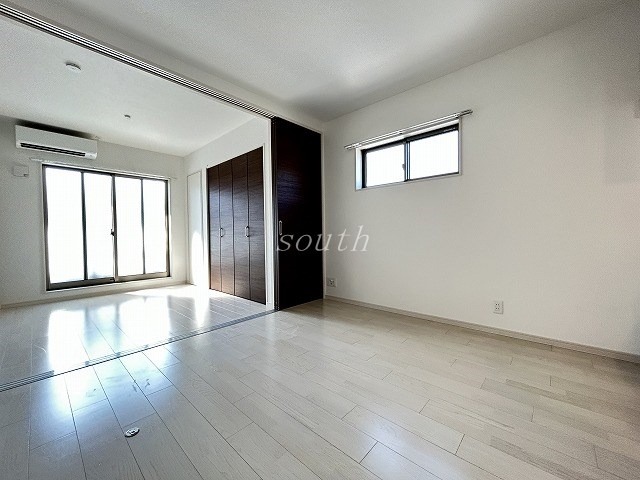 居室・リビング　洗練された清潔感漂う清楚な仕上がり