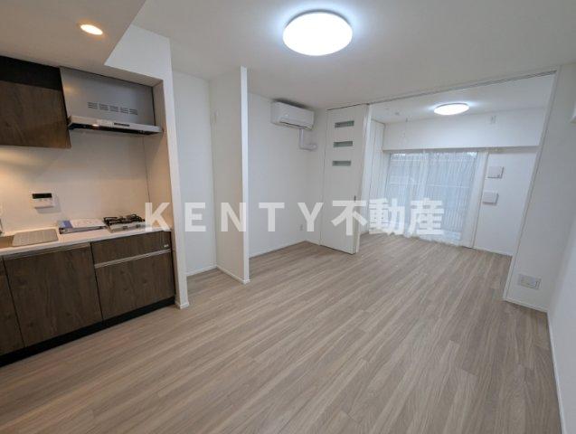 居室・リビング　こちらの居間で趣味の時間をお楽しみください