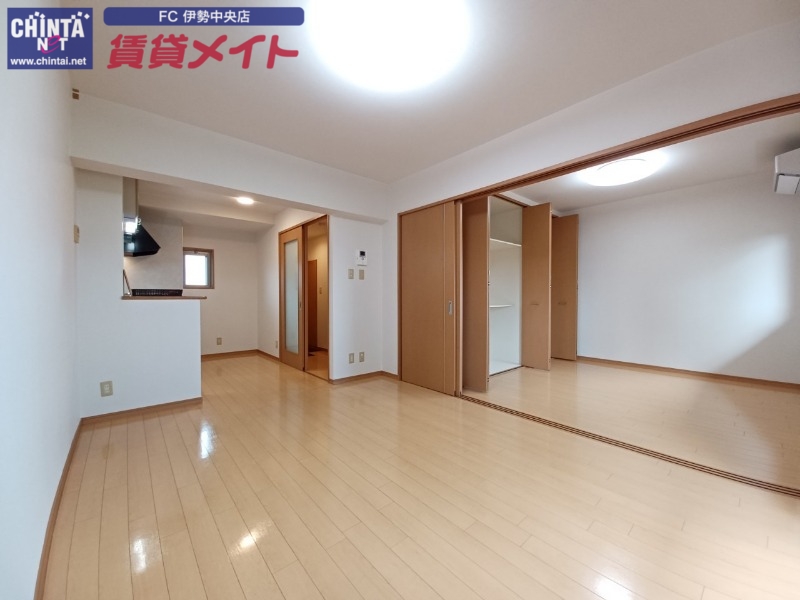 居室・リビング　同型参考写真