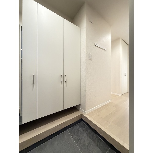 玄関　玄関ホールでプライベート空間を守ります♪